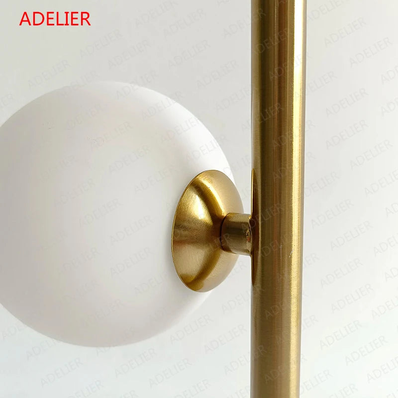 Einfache weiße Glaskugel Tischlampen Nordic kreative Schlafzimmer Nachttischlampe Eisen Gold LED Beleuchtungskörper